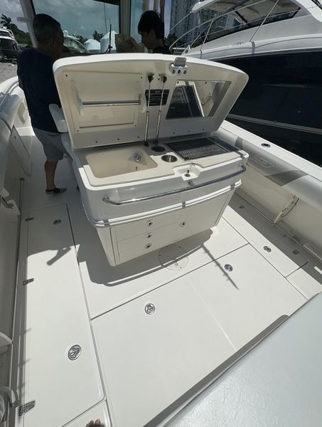 2011 Boston Whaler 320 Outrage