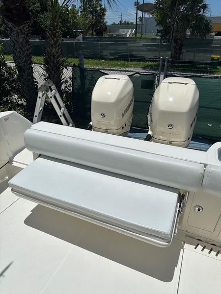 2011 Boston Whaler 320 Outrage