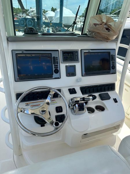 2011 Boston Whaler 320 Outrage