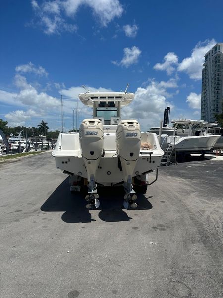 2011 Boston Whaler 320 Outrage