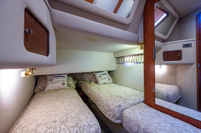 Feliz Dream Yacht Photos Pics Interior cabin of 2001 Sea Ray 400 Sedan Bridge with twin beds and elegant decor.