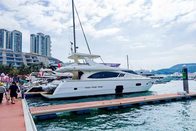 Ferretti Yachts 75