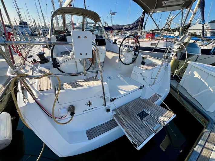 Falkor Yacht Photos Pics 