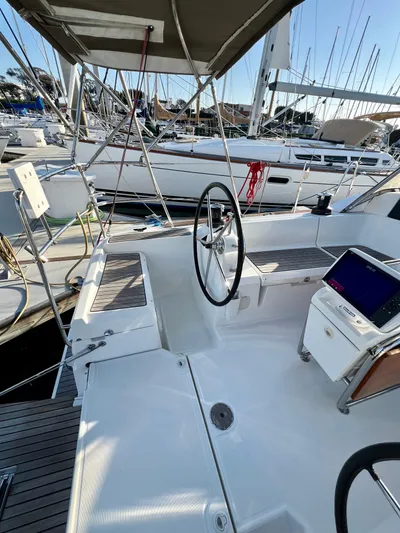 Falkor Yacht Photos Pics 