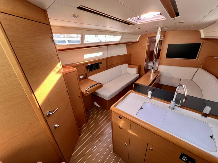 Falkor Yacht Photos Pics 