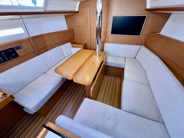 Falkor Yacht Photos Pics 