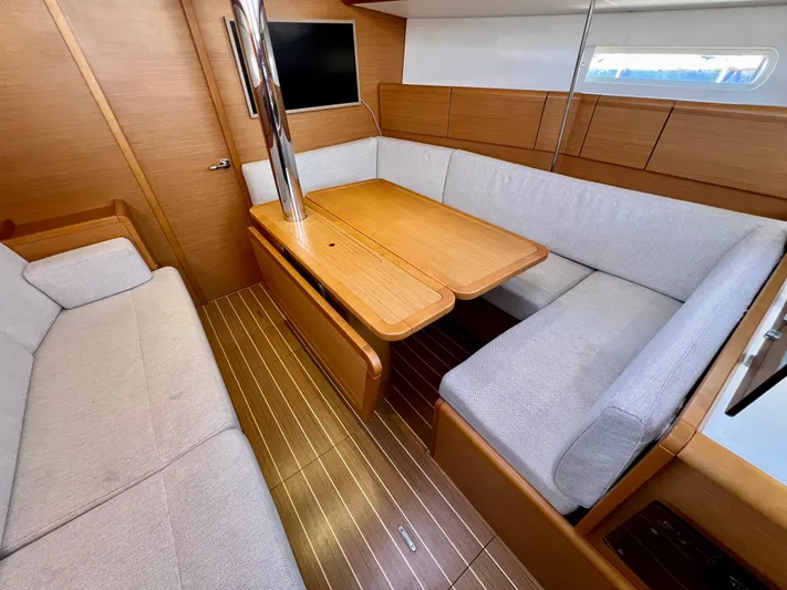 Falkor Yacht Photos Pics 