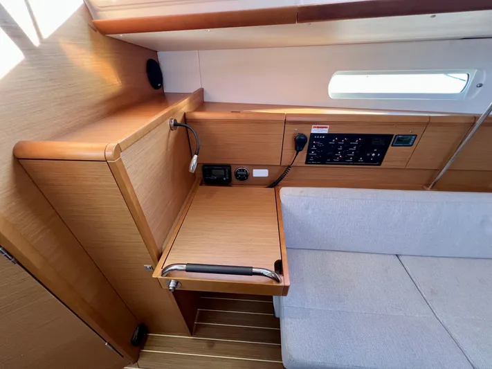 Falkor Yacht Photos Pics 