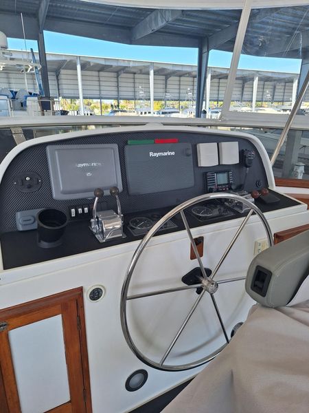 1998 DeFever Cockpit Motor Yacht