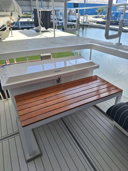 1998 DeFever Cockpit Motor Yacht