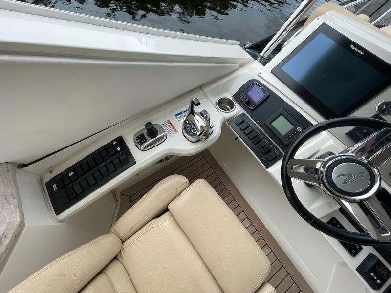 2015 Sea Ray L650 Fly