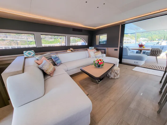  Yacht Photos Pics Lagoon Sixty 7 - Cockpit