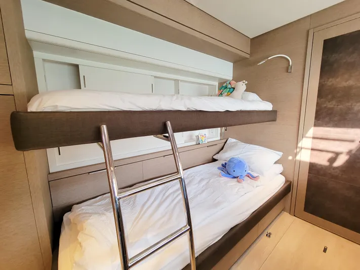  Yacht Photos Pics Lagoon Sixty 7 - Cabin