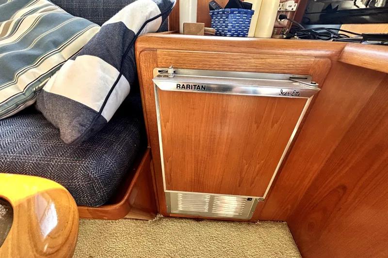 Chrysalis Yacht Photos Pics 1989 Ocean Alexander 44 CPMY interior with Raritan Icer-Ette ice maker and cushioned seating.