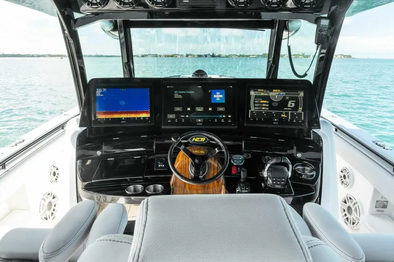 Lovin Life Yacht Photos Pics 2020 HCB 53 Suenos 'Lovin Life'