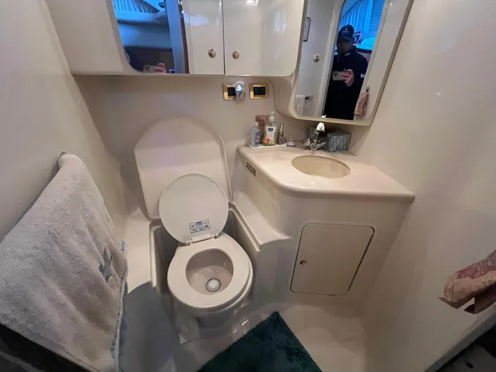 Maxxed Out Yacht Photos Pics 