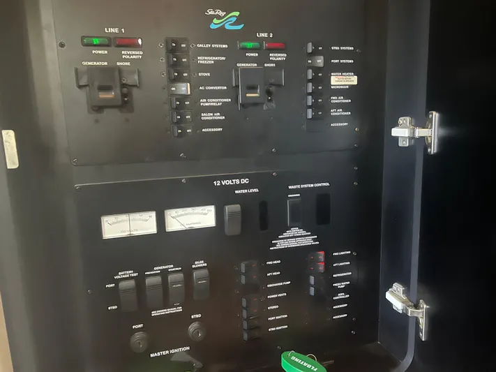 Maxxed Out Yacht Photos Pics 