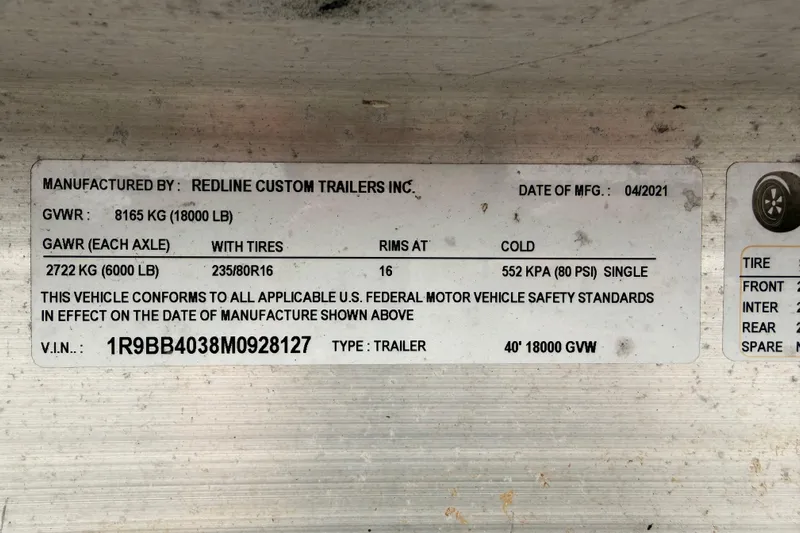  Yacht Photos Pics Label on Redline Custom Trailers, 2021, showing specifications and compliance details.
