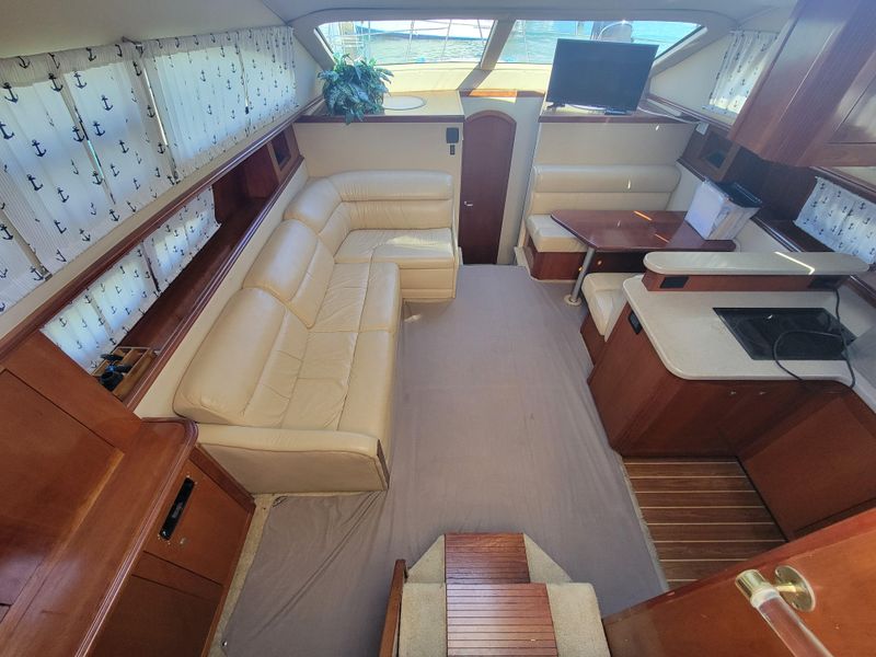 2004 Cruisers Yachts 405