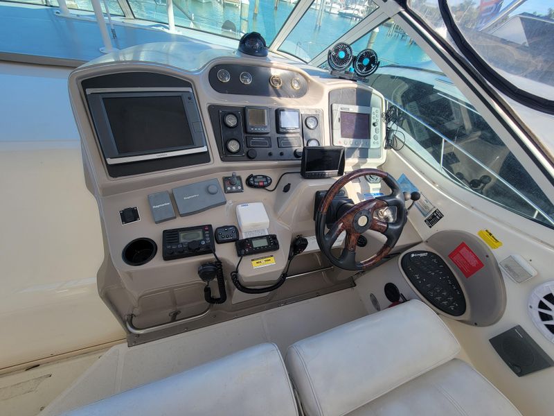 2004 Cruisers Yachts 405