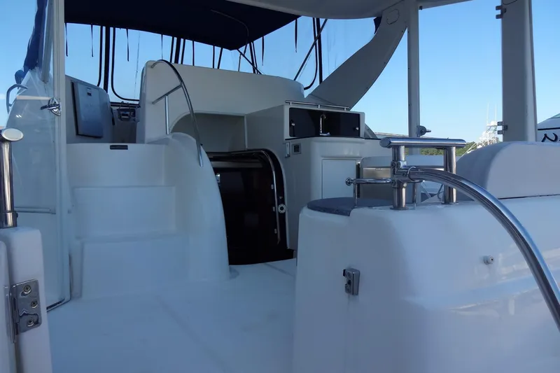 Lit Up Yacht Photos Pics 2007 Meridian 459 yacht interior with sleek white design and modern amenities.