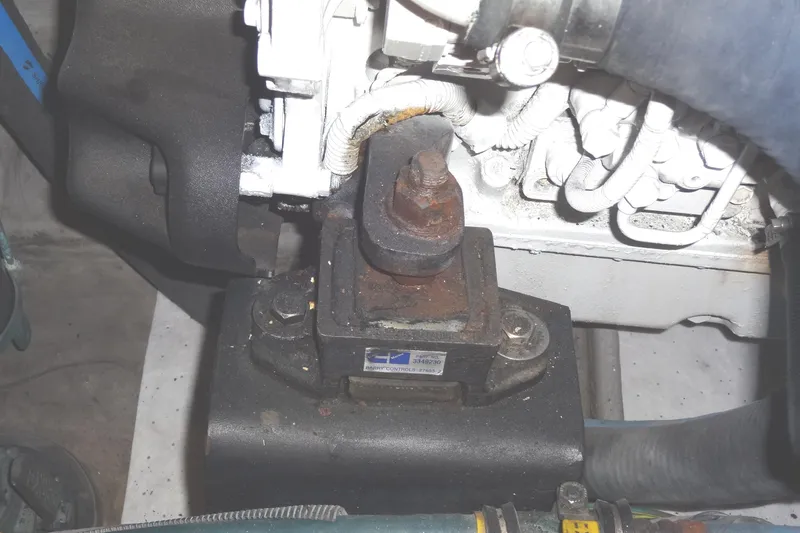 Lit Up Yacht Photos Pics Engine component of a 2007 Meridian 459, showing mounting and wiring details.