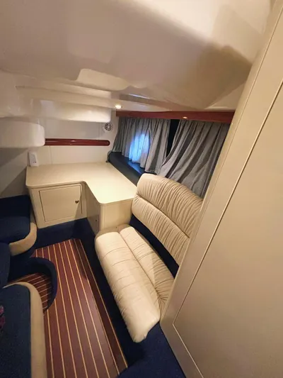  Yacht Photos Pics Interior of 2009 Cranchi Endurance 41 yacht with seating and table.