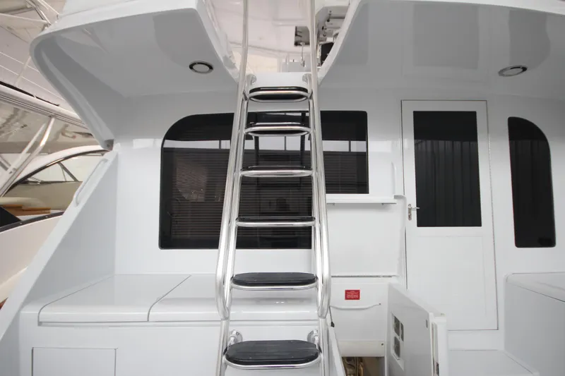 Rollwind Yacht Photos Pics 2001 Hatteras 55 Convertible yacht with sleek ladder and modern design.