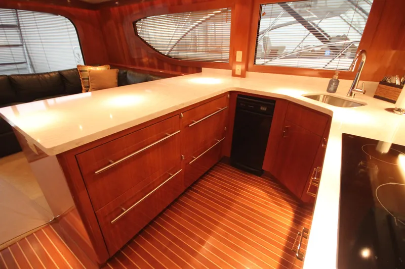 Rollwind Yacht Photos Pics 