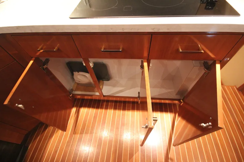 Rollwind Yacht Photos Pics 