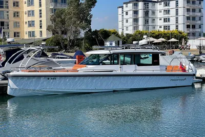 2020 Axopar 37 Sports Cabin
