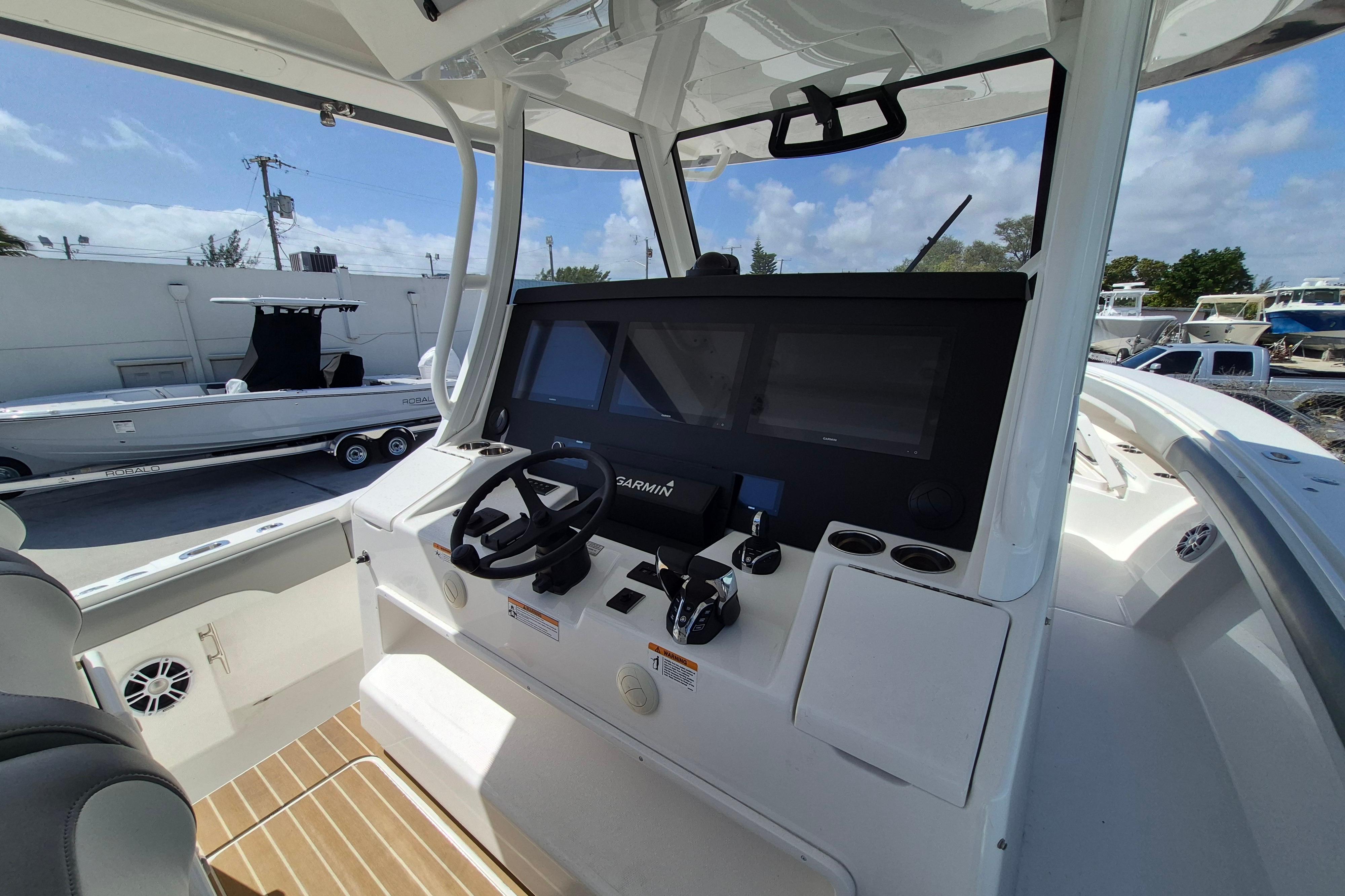 2024 Regulator 37 - Image 11