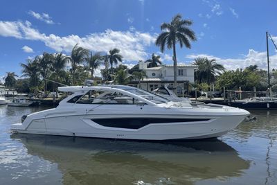 Cruisers Yachts 42 GLS Outboard