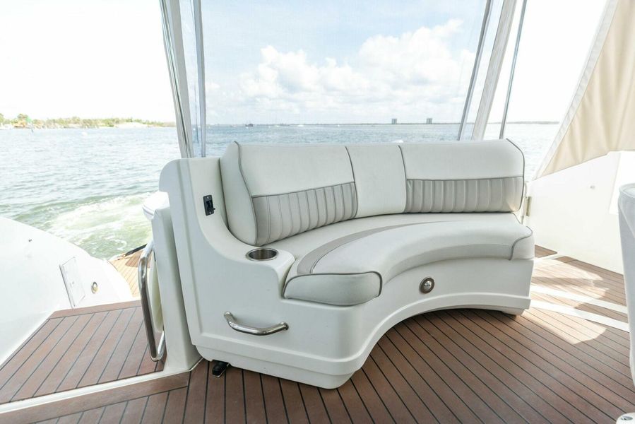 2010 Cruisers Yachts 520 Coupe
