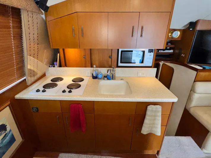 Fin - Allie Yacht Photos Pics 