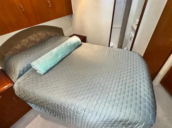 Fin - Allie Yacht Photos Pics 