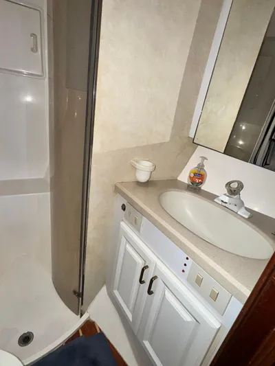 Fin - Allie Yacht Photos Pics 