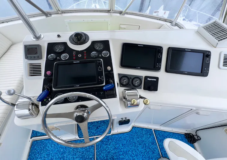 Fin - Allie Yacht Photos Pics 