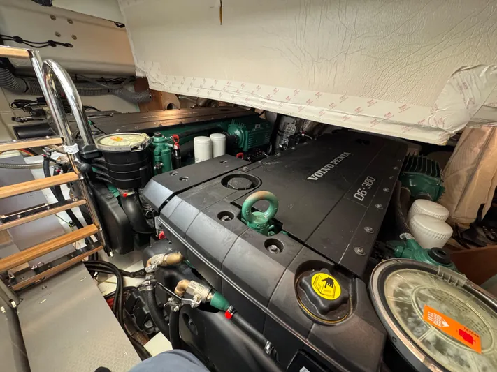 Mamina Yacht Photos Pics Engine room of 2024 Jeanneau DB/43 IB with Volvo Penta D6-380 engines.