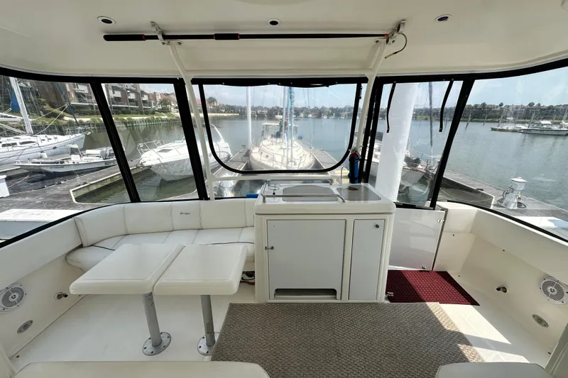 Knot Available Yacht Photos Pics 2004 Cruisers Yachts 405 Express Motoryacht interior with seating and marina view.