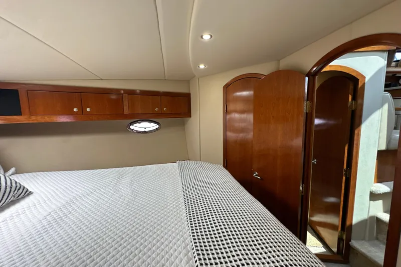 Knot Available Yacht Photos Pics Luxurious cabin interior of 2004 Cruisers Yachts 405 Express Motoryacht with wood accents.
