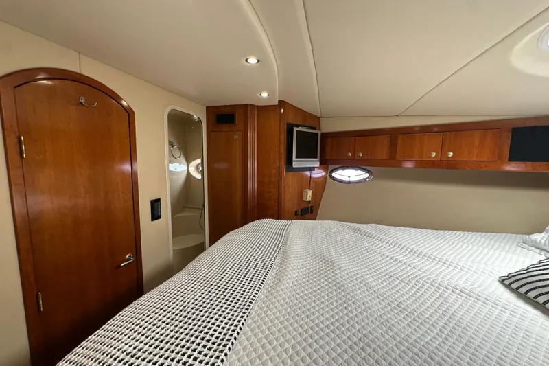 Knot Available Yacht Photos Pics Luxurious 2004 Cruisers Yachts 405 Express Motoryacht cabin with elegant wood finishes.