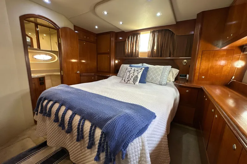 Knot Available Yacht Photos Pics Luxurious cabin interior of 2004 Cruisers Yachts 405 Express Motoryacht with elegant wood finish.