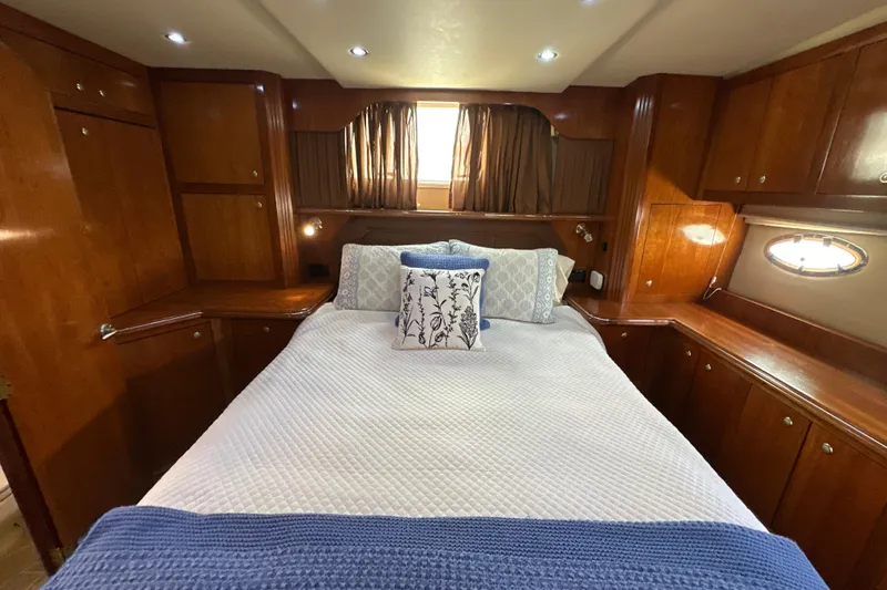Knot Available Yacht Photos Pics Luxurious cabin interior of 2004 Cruisers Yachts 405 Express Motoryacht with elegant wood finish.
