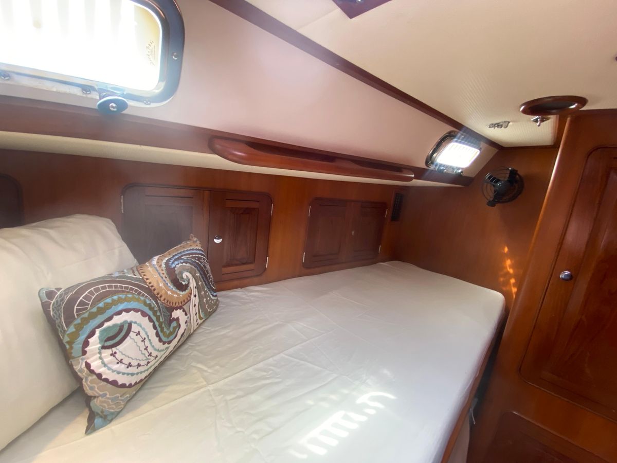 2009 Hylas 54 