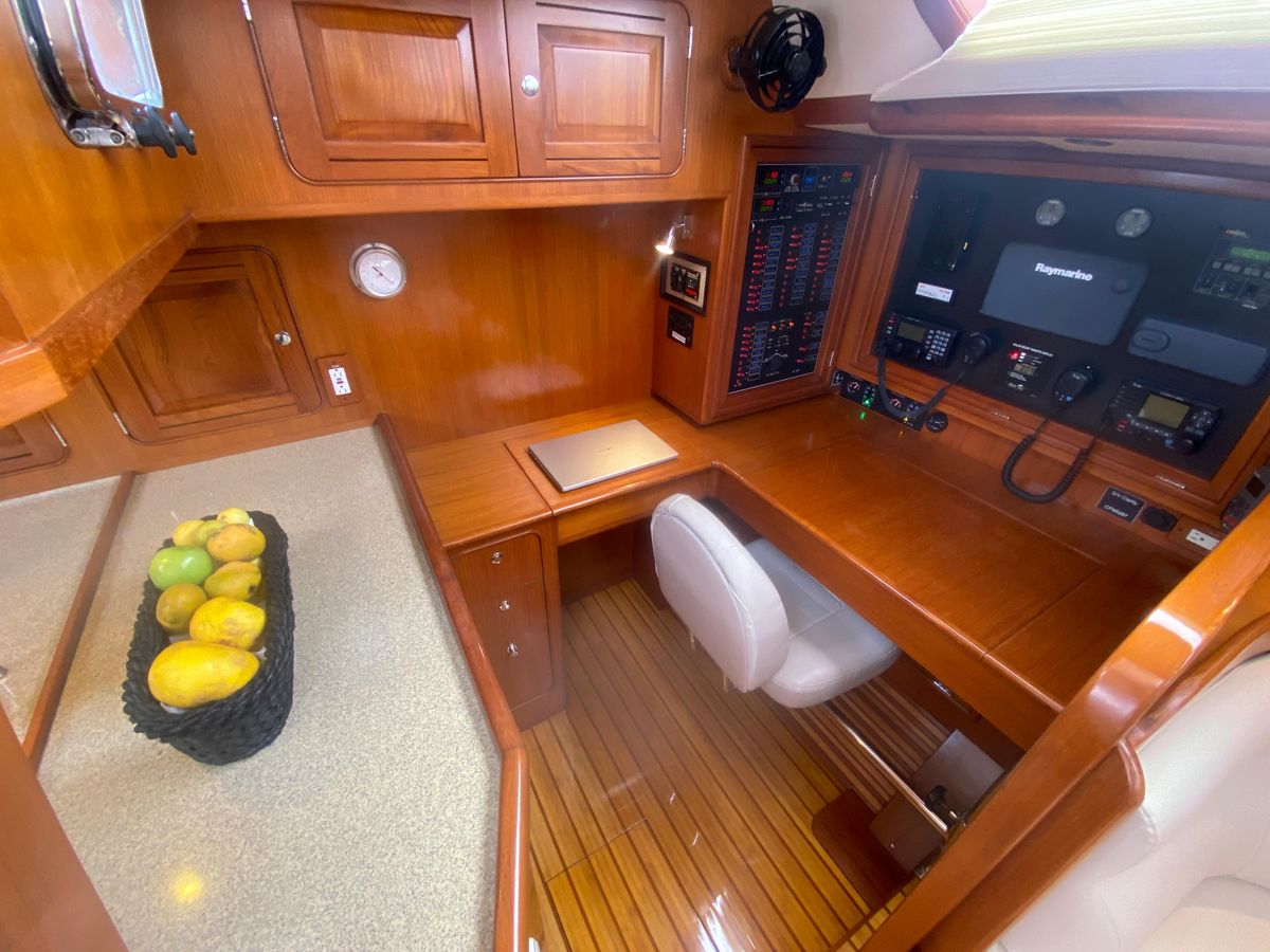 2009 Hylas 54 