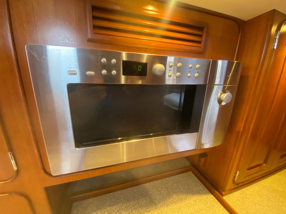 2009 Hylas 54 