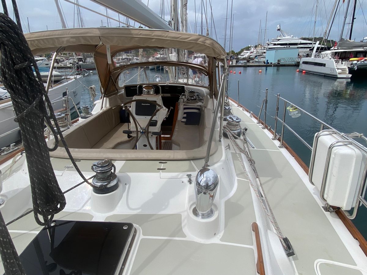 2009 Hylas 54 