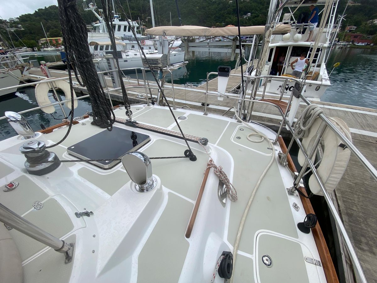 2009 Hylas 54 