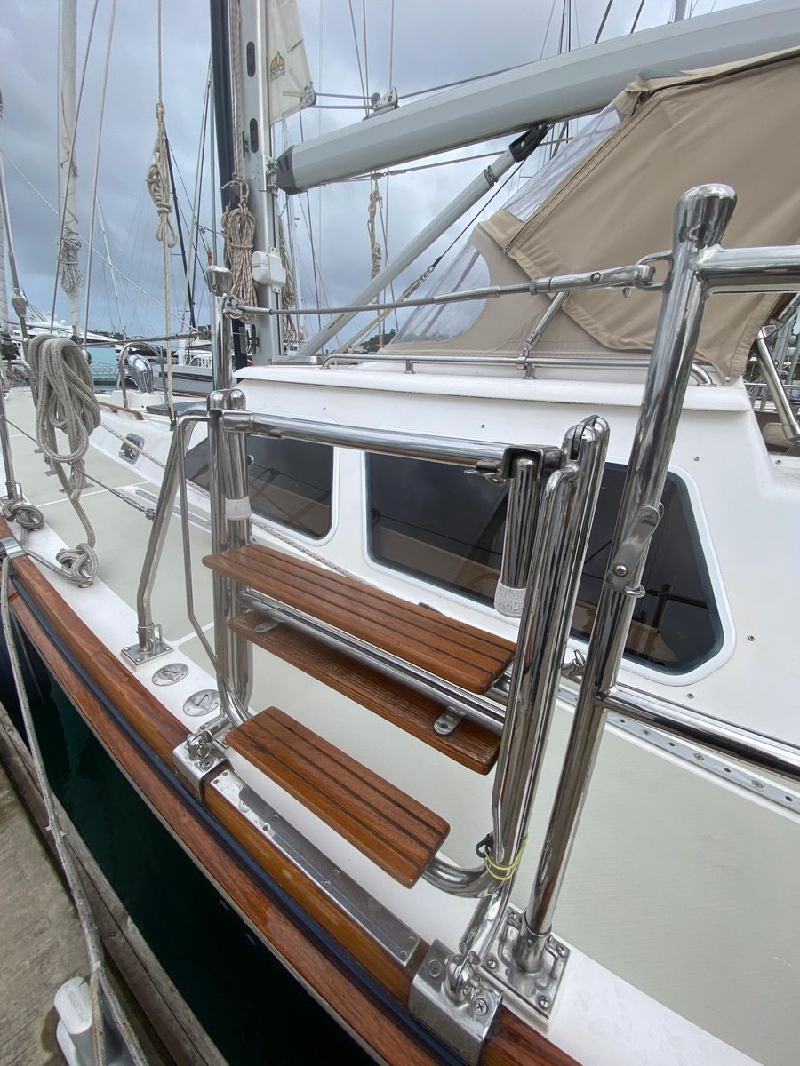 2009 Hylas 54 